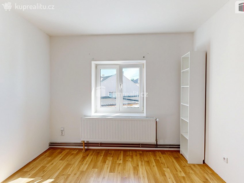 Pronájem bytu 1+1 37 m^2 Podvihovská, Opava 
