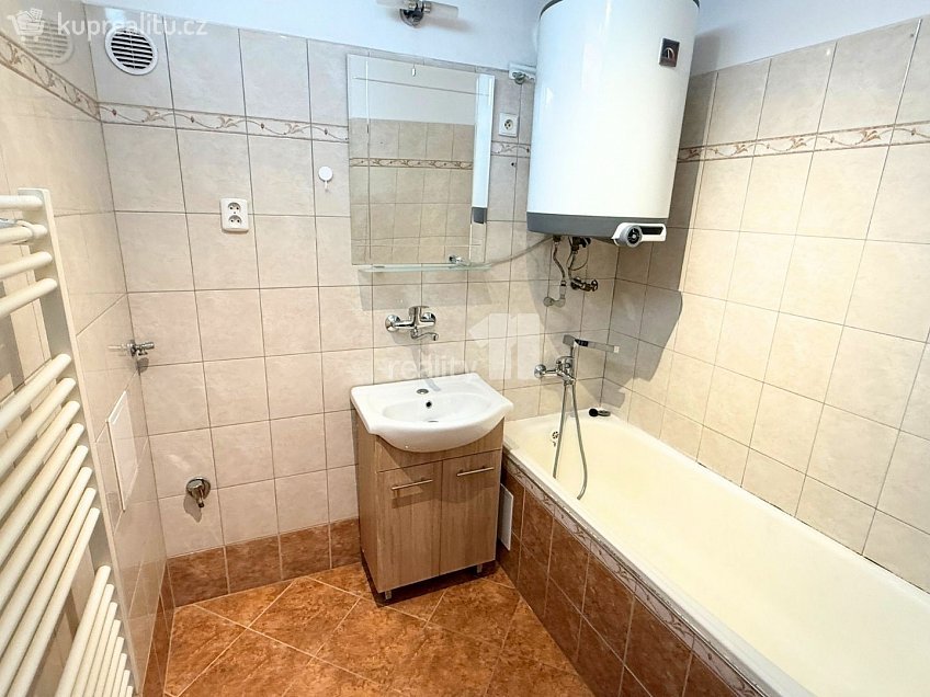 Pronájem bytu 2+1 65 m^2 Na Skalce, Humpolec 