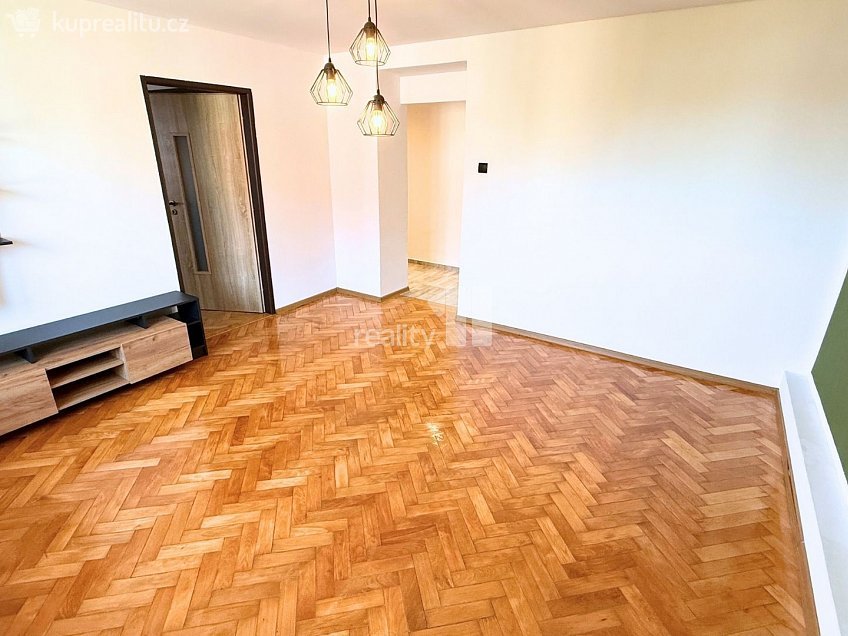 Pronájem bytu 2+1 65 m^2 Na Skalce, Humpolec 