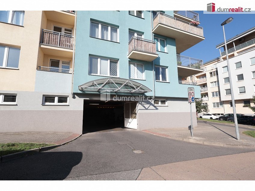 Pronájem  garáže 15 m^2 Velké Kunratické, Praha-Kunratice 