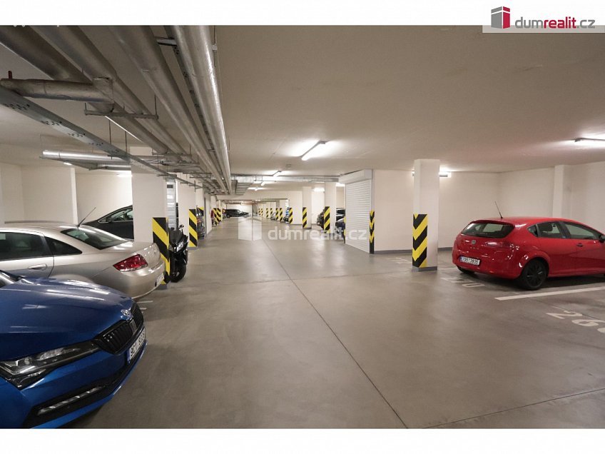 Pronájem  garáže 15 m^2 Velké Kunratické, Praha-Kunratice 