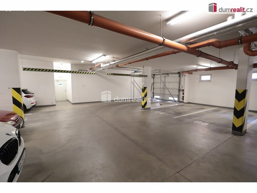 Pronájem  garáže 15 m^2 Merhoutova, Praha-Kunratice 