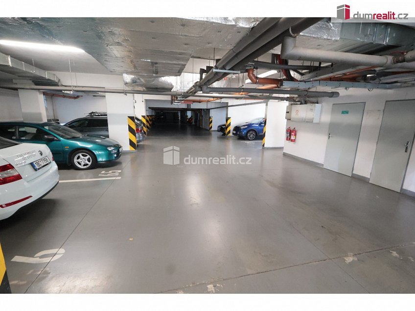 Pronájem  garáže 15 m^2 Merhoutova, Praha-Kunratice 
