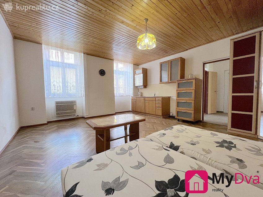 Pronájem bytu 2+1 84 m^2 Vídeňská třída, Znojmo 