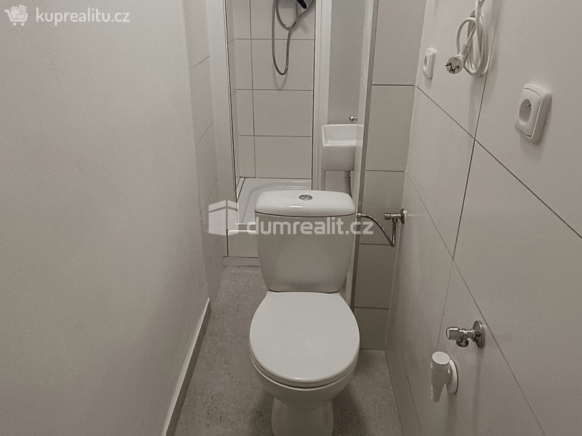 Pronájem bytu 1+kk 16 m^2 Nádražní, Benešov nad Ploučnicí 