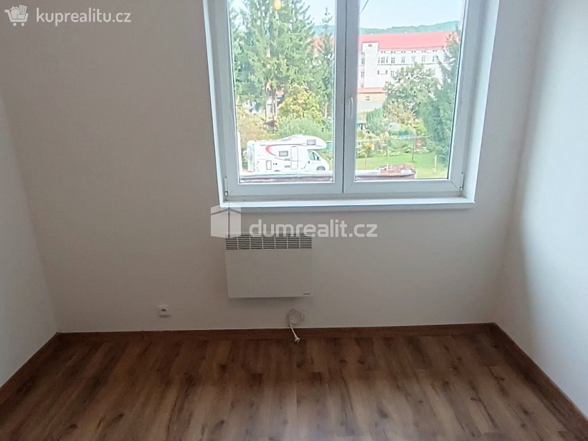 Pronájem bytu 1+kk 16 m^2 Nádražní, Benešov nad Ploučnicí 