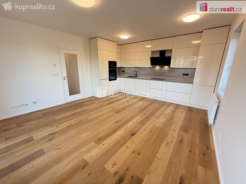 Pronájem bytu 2+kk 61 m^2 Strážovická, Praha-Zličín 