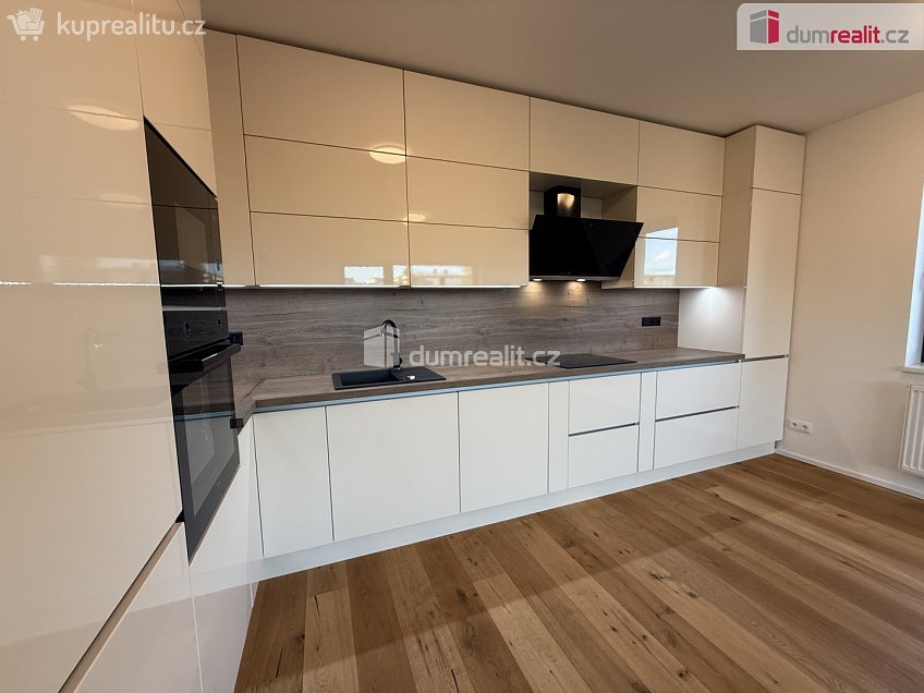 Pronájem bytu 2+kk 61 m^2 Strážovická, Praha-Zličín 