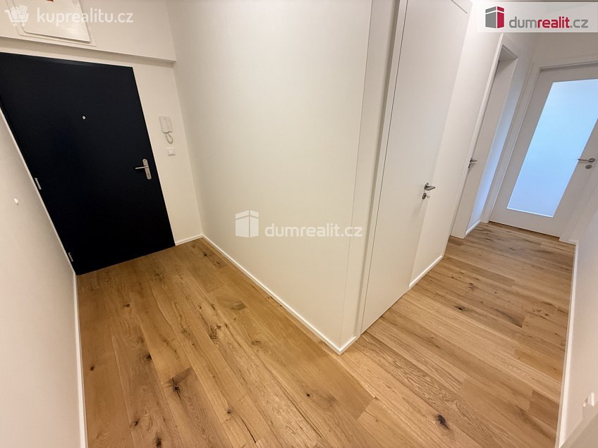 Pronájem bytu 2+kk 61 m^2 Strážovická, Praha-Zličín 