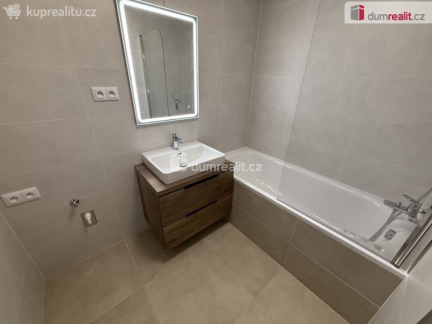 Pronájem bytu 2+kk 61 m^2 Strážovická, Praha-Zličín 