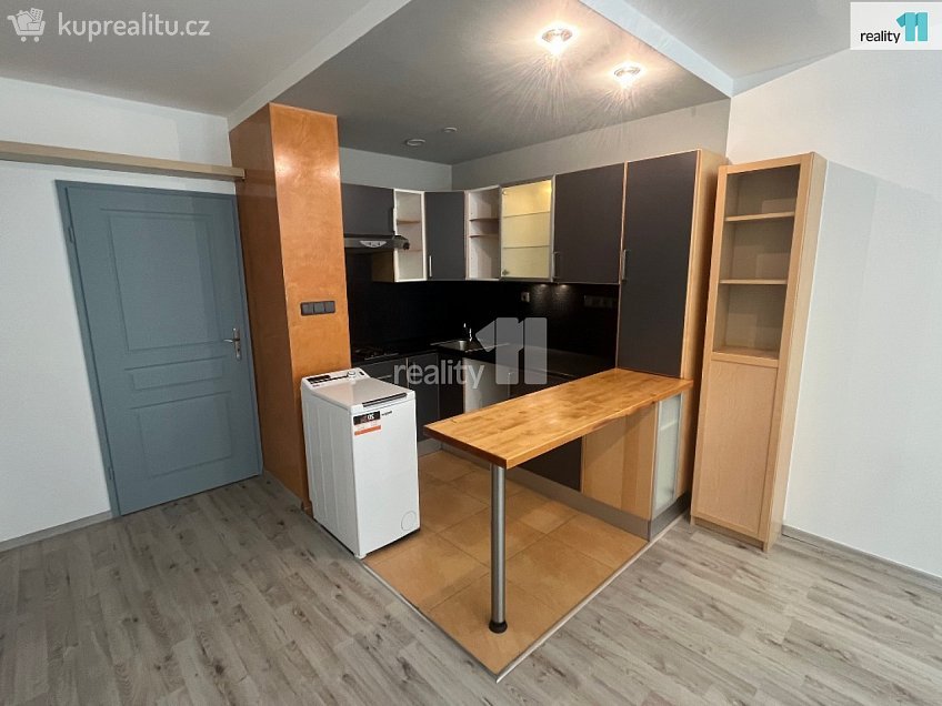 Prodej bytu 1+kk 29 m^2 Levského, Praha 12 