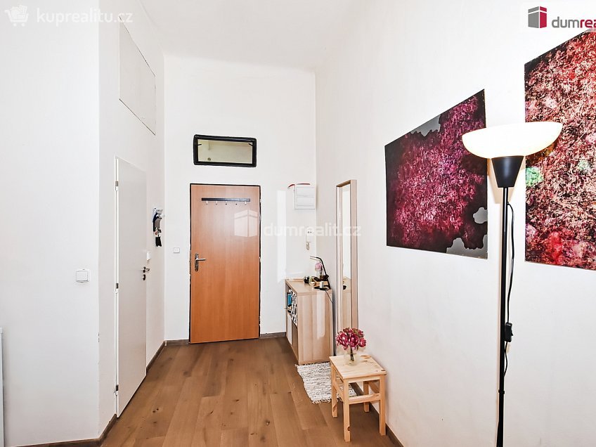 Pronájem bytu 1+1 42 m^2 Husitská, Praha 3 