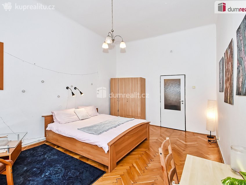 Pronájem bytu 1+1 42 m^2 Husitská, Praha 3 
