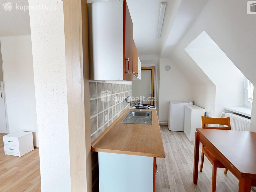 Pronájem bytu 2+1 33 m^2 Polní, Opava 