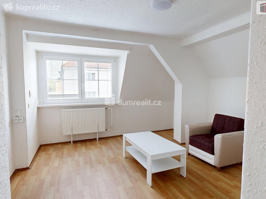 Pronájem bytu 2+1 33 m^2 Polní, Opava 