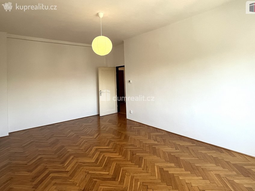 Pronájem bytu 1+1 45 m^2 Olšanské náměstí, Praha 3 