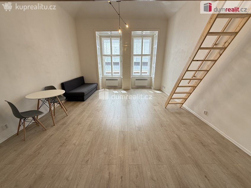 Pronájem bytu 1+kk 48 m^2 Na Valentince, Praha 5 