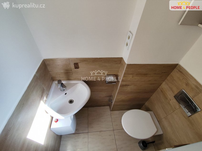 Pronájem  skladu 59 m^2 Vzdálená, Praha-Březiněves 