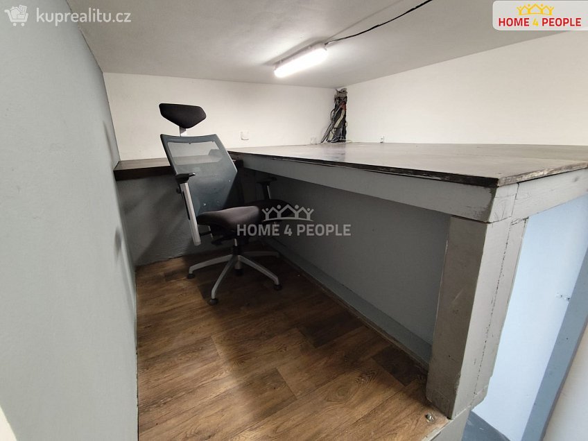 Pronájem  skladu 59 m^2 Vzdálená, Praha-Březiněves 