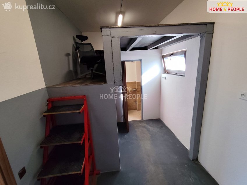 Pronájem  skladu 59 m^2 Vzdálená, Praha-Březiněves 