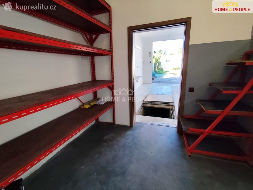 Pronájem  skladu 59 m^2 Vzdálená, Praha-Březiněves 