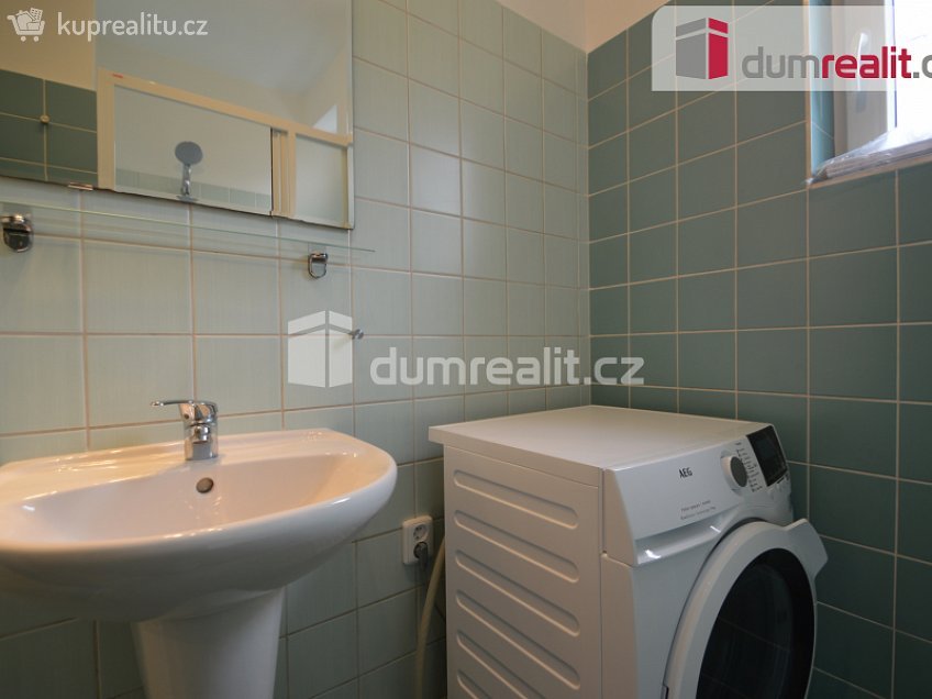 Pronájem bytu 2+1 65 m^2 Podhorská, Praha 5 