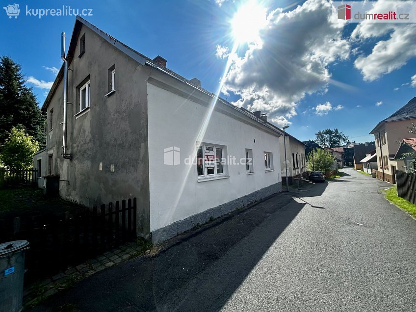 Prodej  rodinného domu 180 m^2 Střední, Pernink 