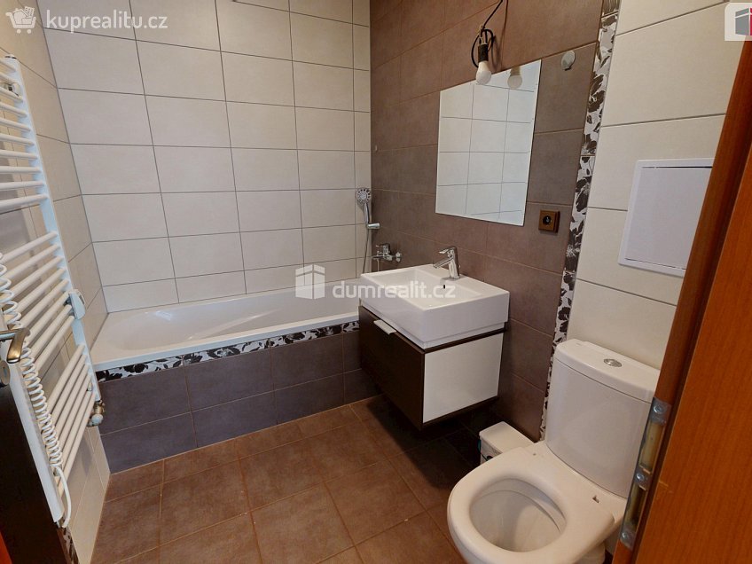 Pronájem bytu 1+kk 35 m^2 Kasárenská, Opava 