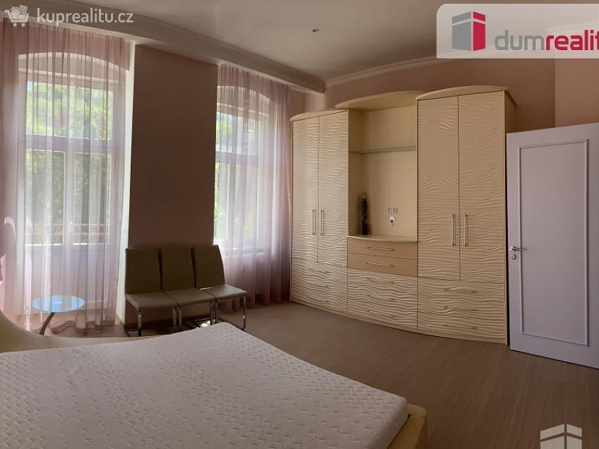 Prodej bytu 2+1 102 m^2 Hlavní třída, Mariánské Lázně 