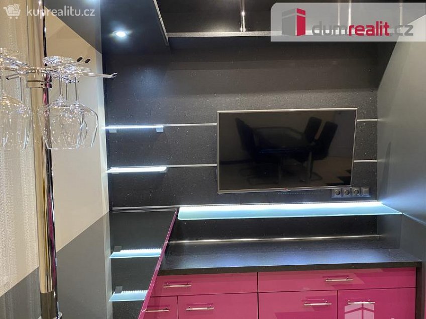 Prodej bytu 2+1 102 m^2 Hlavní třída, Mariánské Lázně 