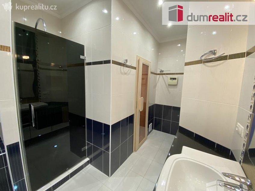 Prodej bytu 2+1 102 m^2 Hlavní třída, Mariánské Lázně 