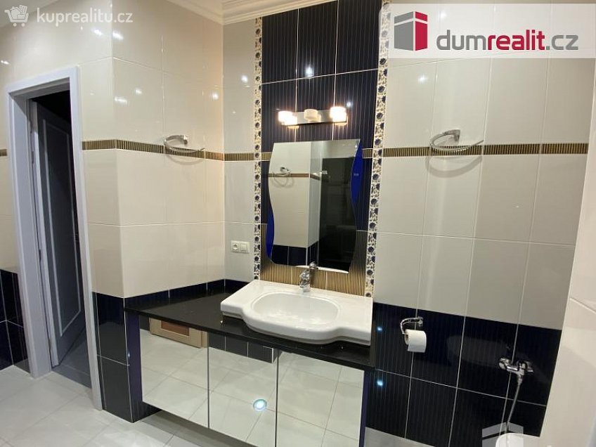 Prodej bytu 2+1 102 m^2 Hlavní třída, Mariánské Lázně 