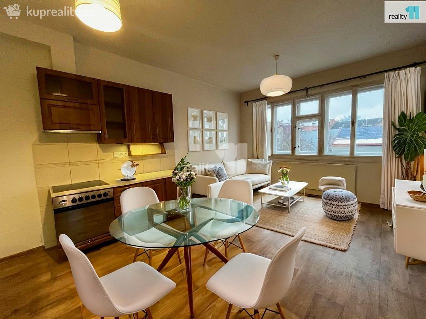 Prodej bytu 2+kk 56 m^2 Dukelské náměstí, Nová Paka 