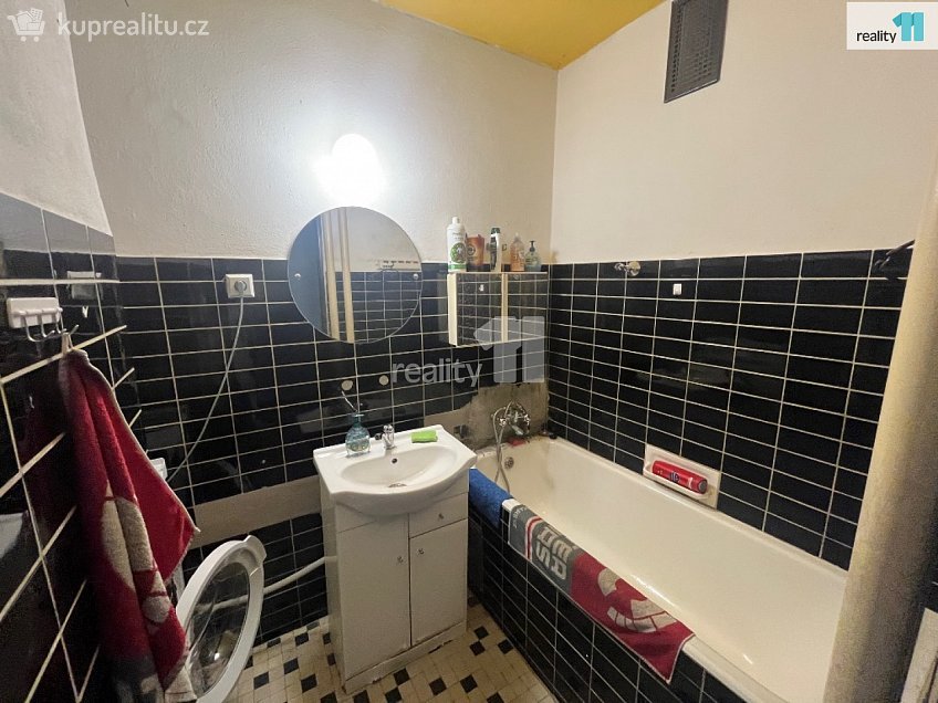 Prodej bytu 3+1 73 m^2 Na hroudě, Praha 10 