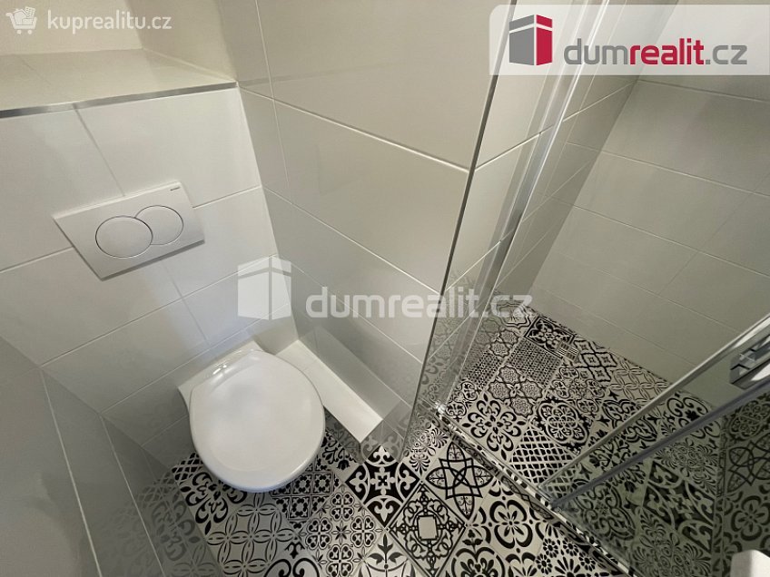 Pronájem bytu 1+kk 30 m^2 U Svépomoci, Praha 4 