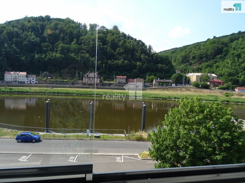 Pronájem bytu 2+kk 50 m^2 Karla Čapka, Děčín 