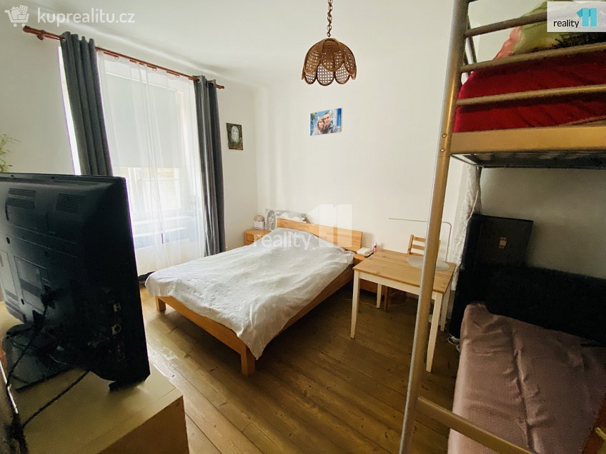 Prodej bytu 1+1 37 m^2 5. května, Praha 4 