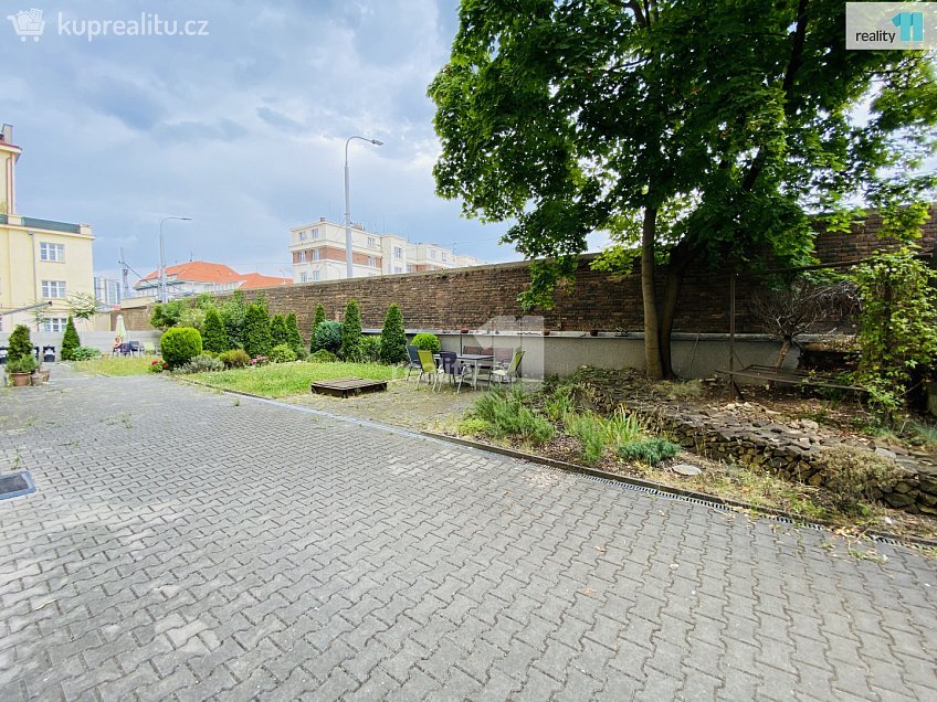Prodej bytu 1+1 37 m^2 5. května, Praha 4 