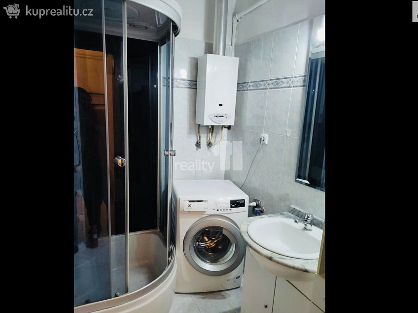 Prodej bytu 1+1 37 m^2 5. května, Praha 4 