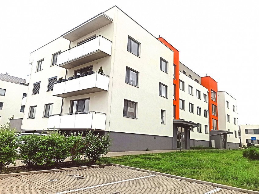 Prodej  garážového stání 25 m^2 Zelnice ll, Slavkov u Brna 68401