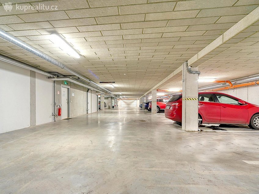 Prodej  garážového stání 25 m^2 Zelnice ll, Slavkov u Brna 68401