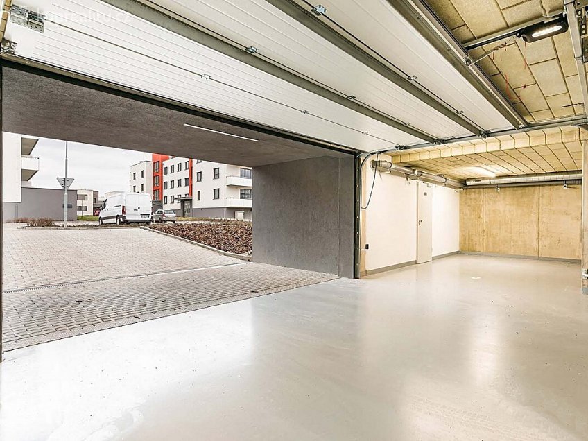 Prodej  garážového stání 25 m^2 Zelnice ll, Slavkov u Brna 68401