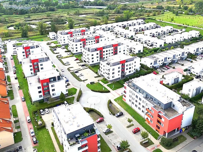 Prodej  garážového stání 25 m^2 Zelnice ll, Slavkov u Brna 68401
