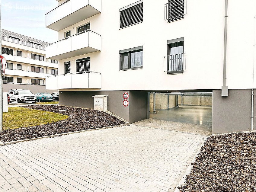 Prodej  garážového stání 25 m^2 Zelnice ll, Slavkov u Brna 68401