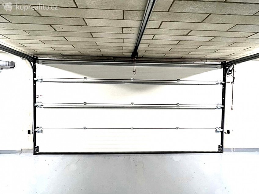 Prodej  garážového stání 25 m^2 Zelnice ll, Slavkov u Brna 68401