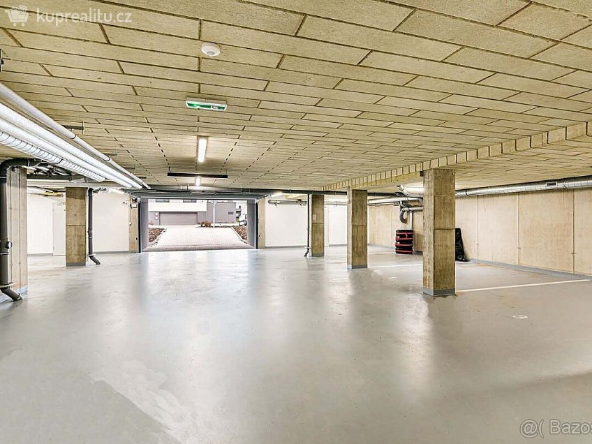 Prodej  garážového stání 25 m^2 Zelnice ll, Slavkov u Brna 68401