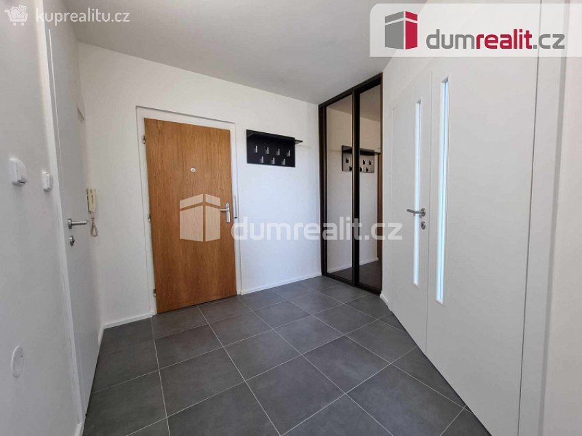Pronájem bytu 1+1 46 m^2 Sluneční náměstí, Praha 13 