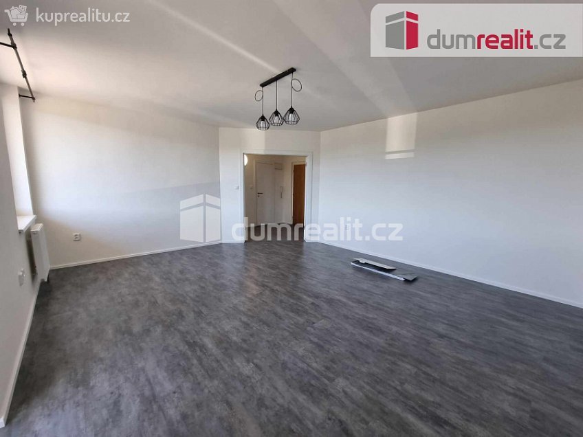 Pronájem bytu 1+1 46 m^2 Sluneční náměstí, Praha 13 