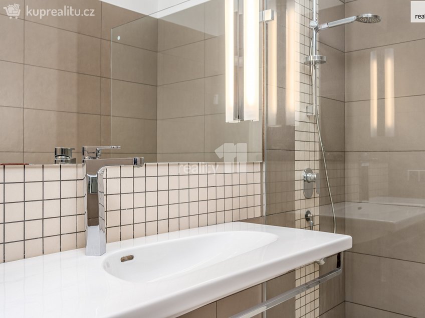 Prodej bytu 3+1 105 m^2 Vinařská, Praha 7 