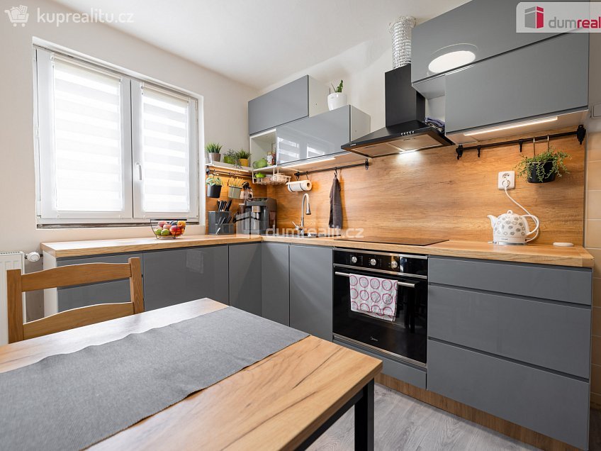 Prodej  rodinného domu 316 m^2 Na Křížku, Měšice 